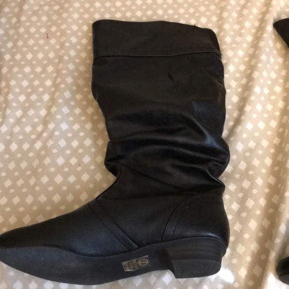 Black boots - Picture 3 of 6